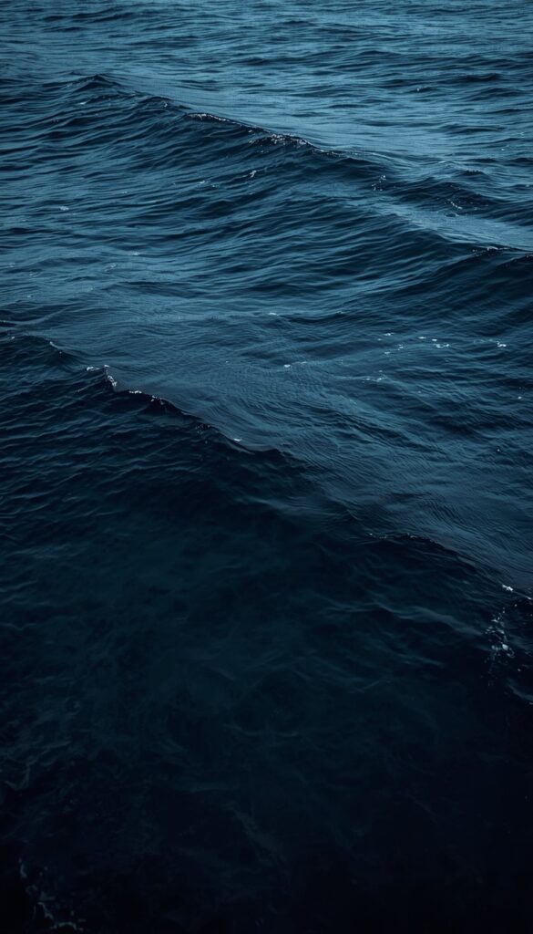 Dark Ocean Waves Wallpaper 4K phone nature