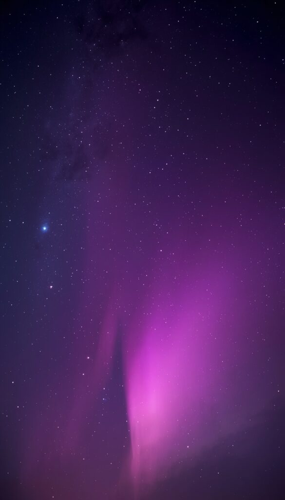 Purple Aurora Night Sky Wallpaper 4K phone purple
