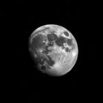 silver-moon-amoled-wallpaper